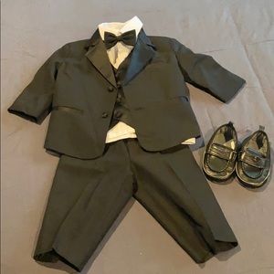 Size 2T tuxedo